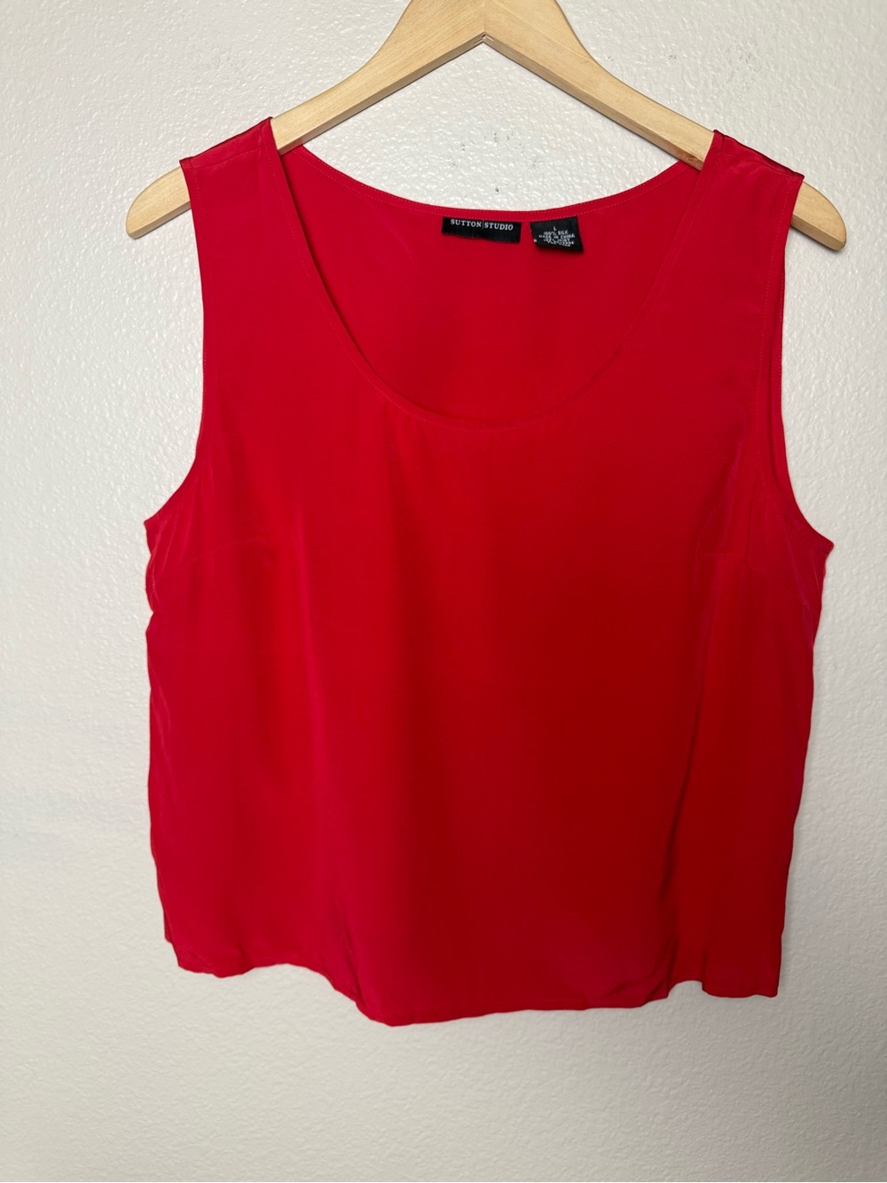 Sutton Studio 100% Silk Red Sleeveless Scoop Neck Top